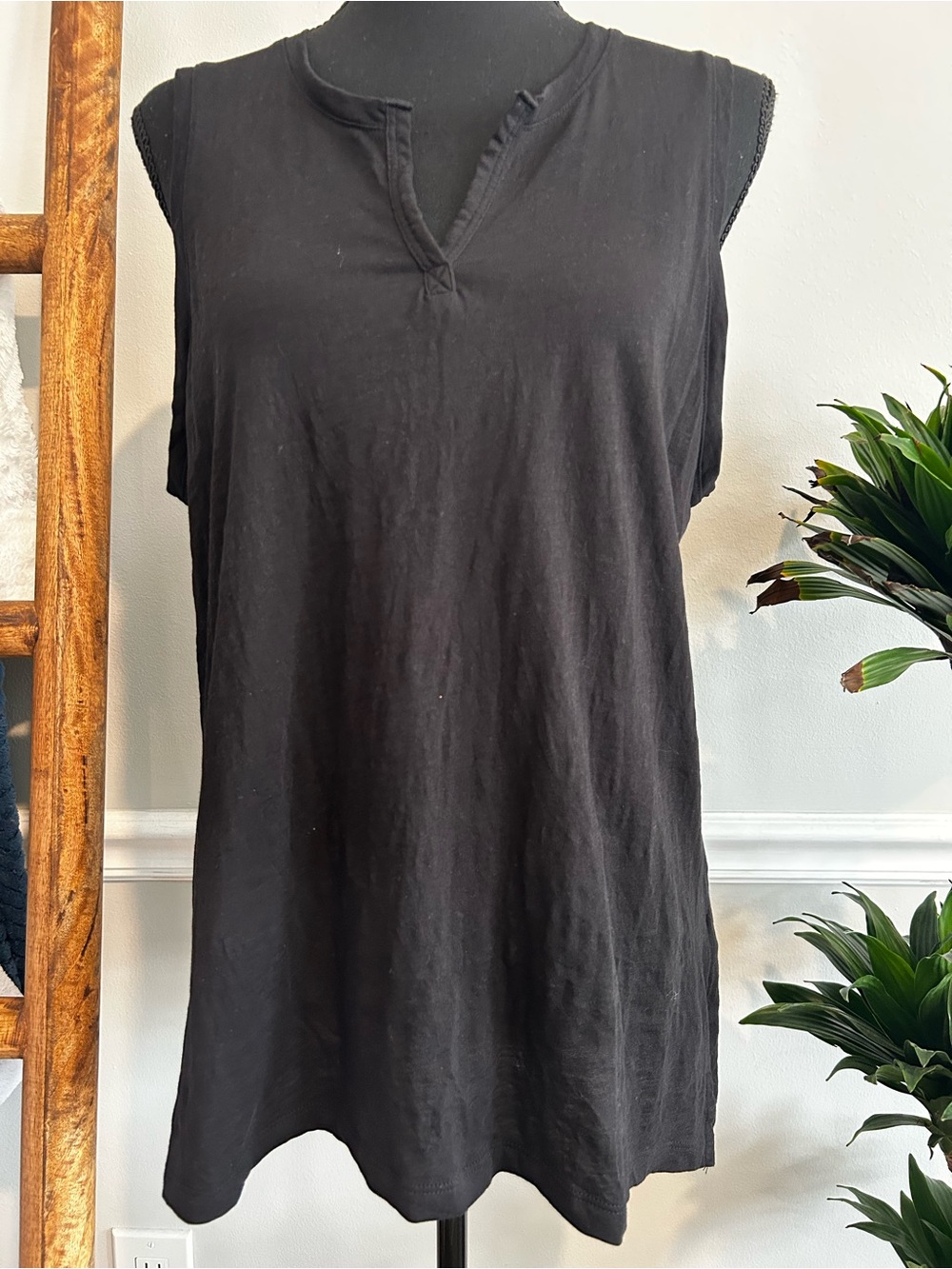 Christian Siriano Black Sleeveless Henley-Style Tank Top Size XL